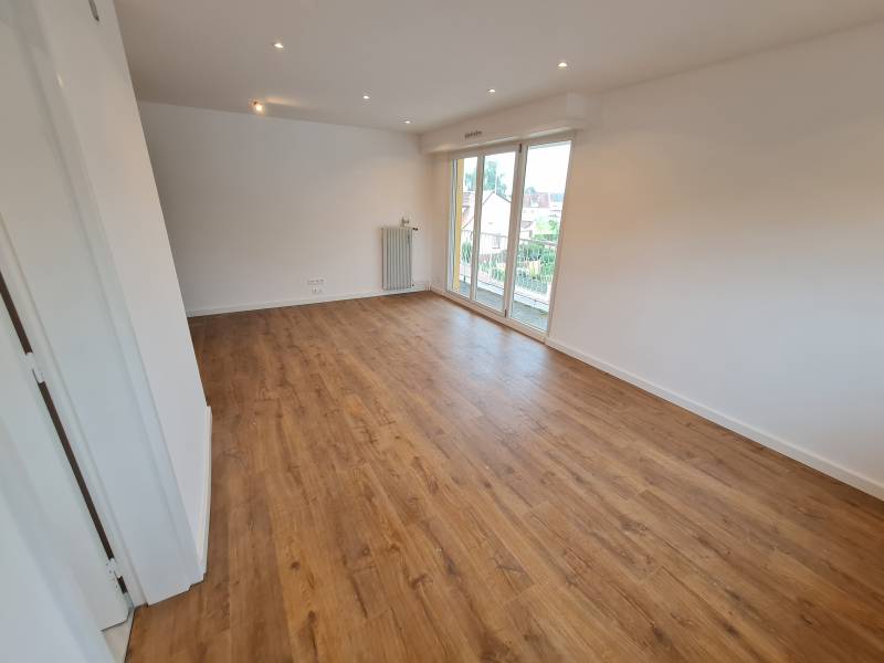 Avant après exceptionnel d'une rénovation complète d'un appartement