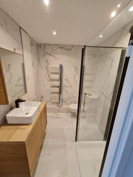 Avant après exceptionnel d'une rénovation complète d'un appartement