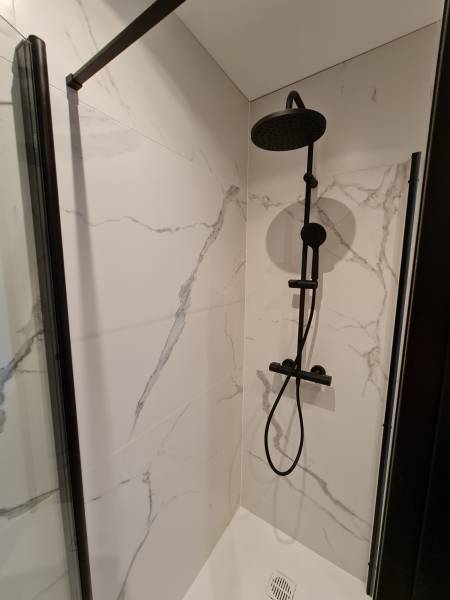 Avant après exceptionnel d'une rénovation complète d'un appartement