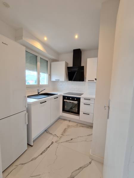 Avant après exceptionnel d'une rénovation complète d'un appartement