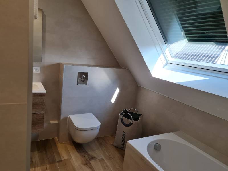Salle de bain dans les tons chauds