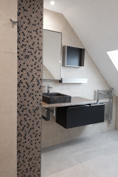 Couleurs et éclairage : créer une ambiance chic dans un petit espace à Haguenau