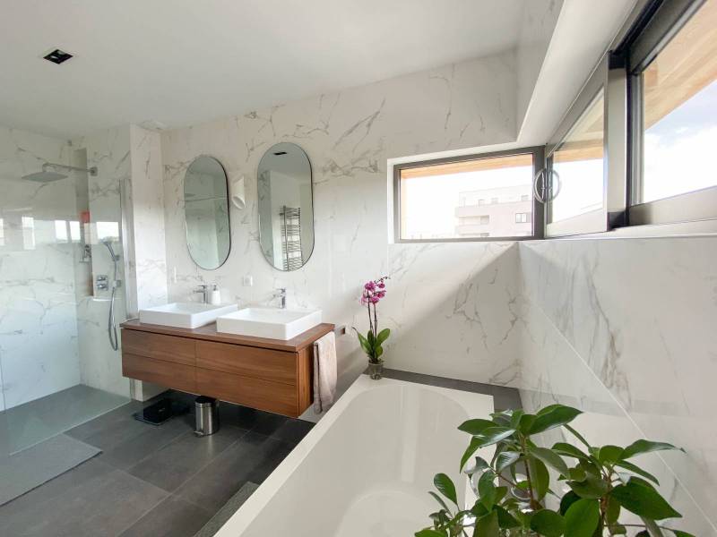 Carrelage effet marbre pour salle de bains : élégance, durabilité et entretien facile