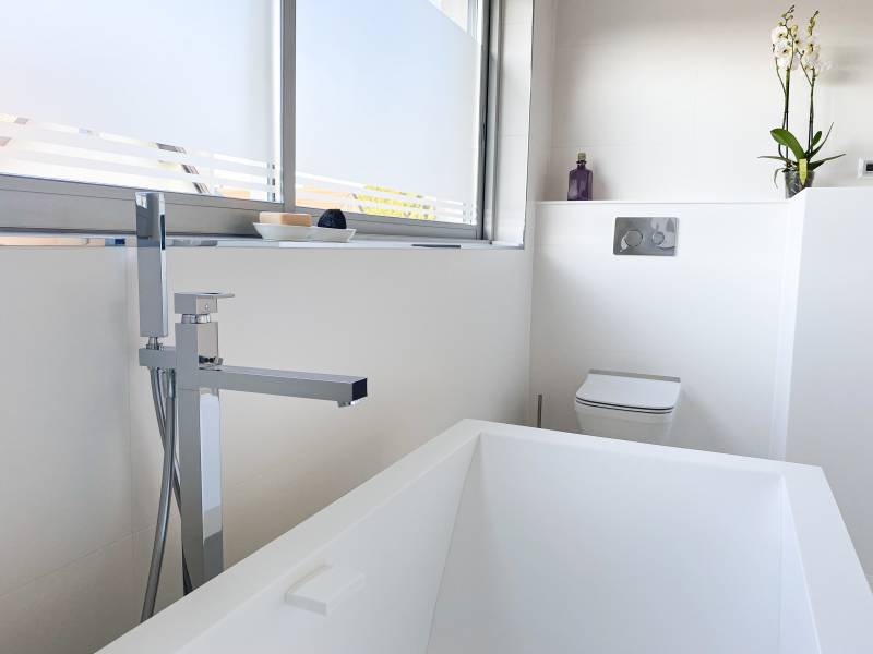 Salle de bain avec baignoire sur mesure en Krion à Illkirch