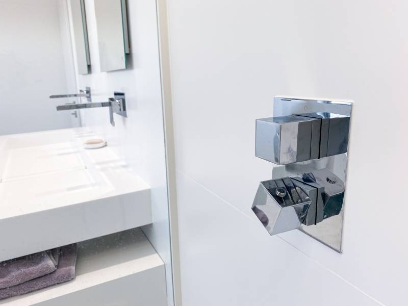 ZOOM sur les colonnes de douche