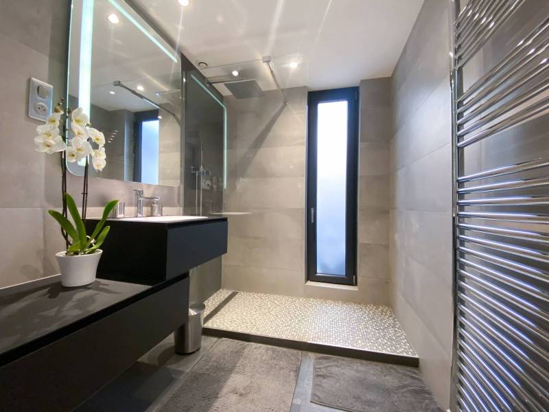 Aménager une petite salle de bain à Strasbourg : guide technique et complet