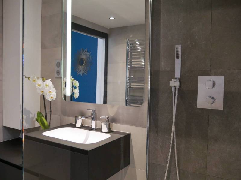 Équipements indispensables pour une petite salle de bain fonctionnelle et moderne dans le Bas Rhin